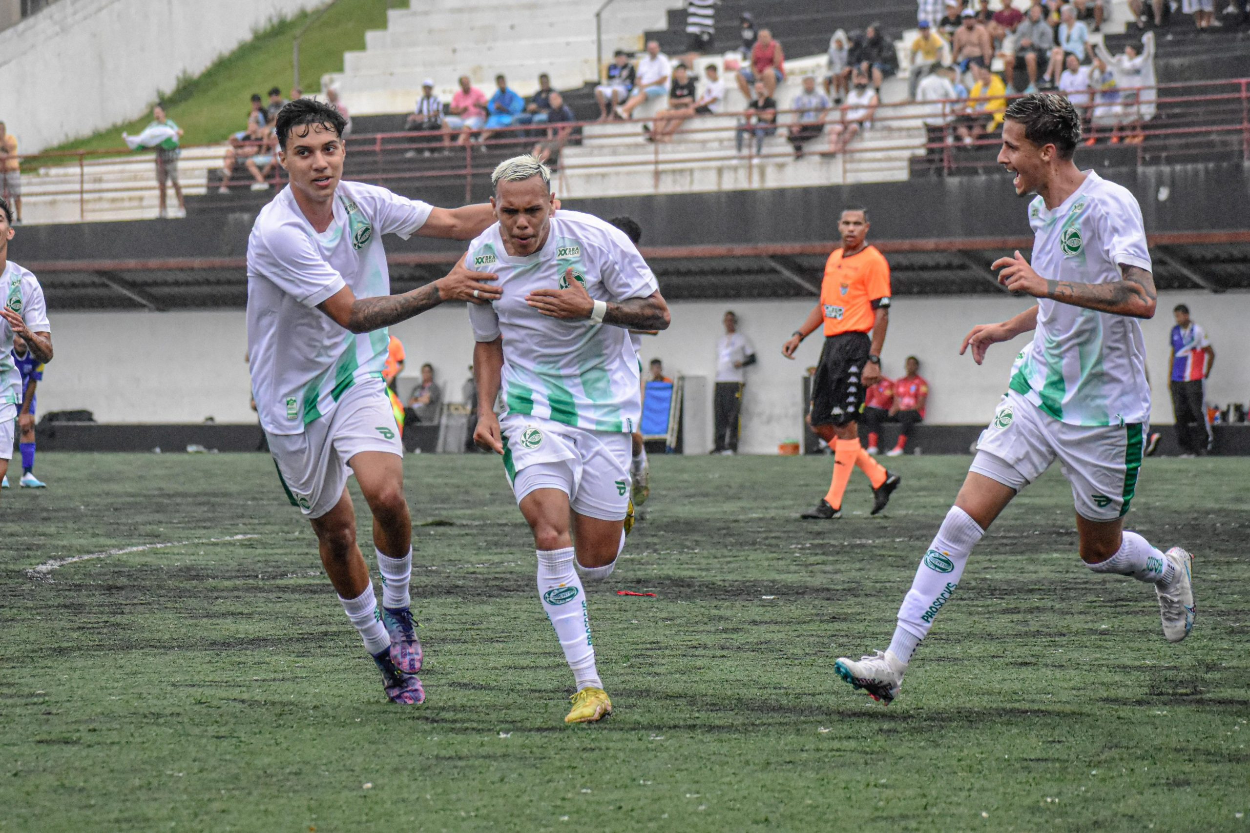 Comemoração na vitória por 4 a 0 do Juventude na estreia da Copinha - (Foto: Nathan Bizotto/E.C Juventude)