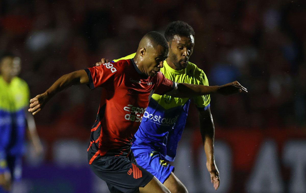 Erick em ação na estreia do Athletico no Paranaense - (Foto: José Tramontin/Athletico)