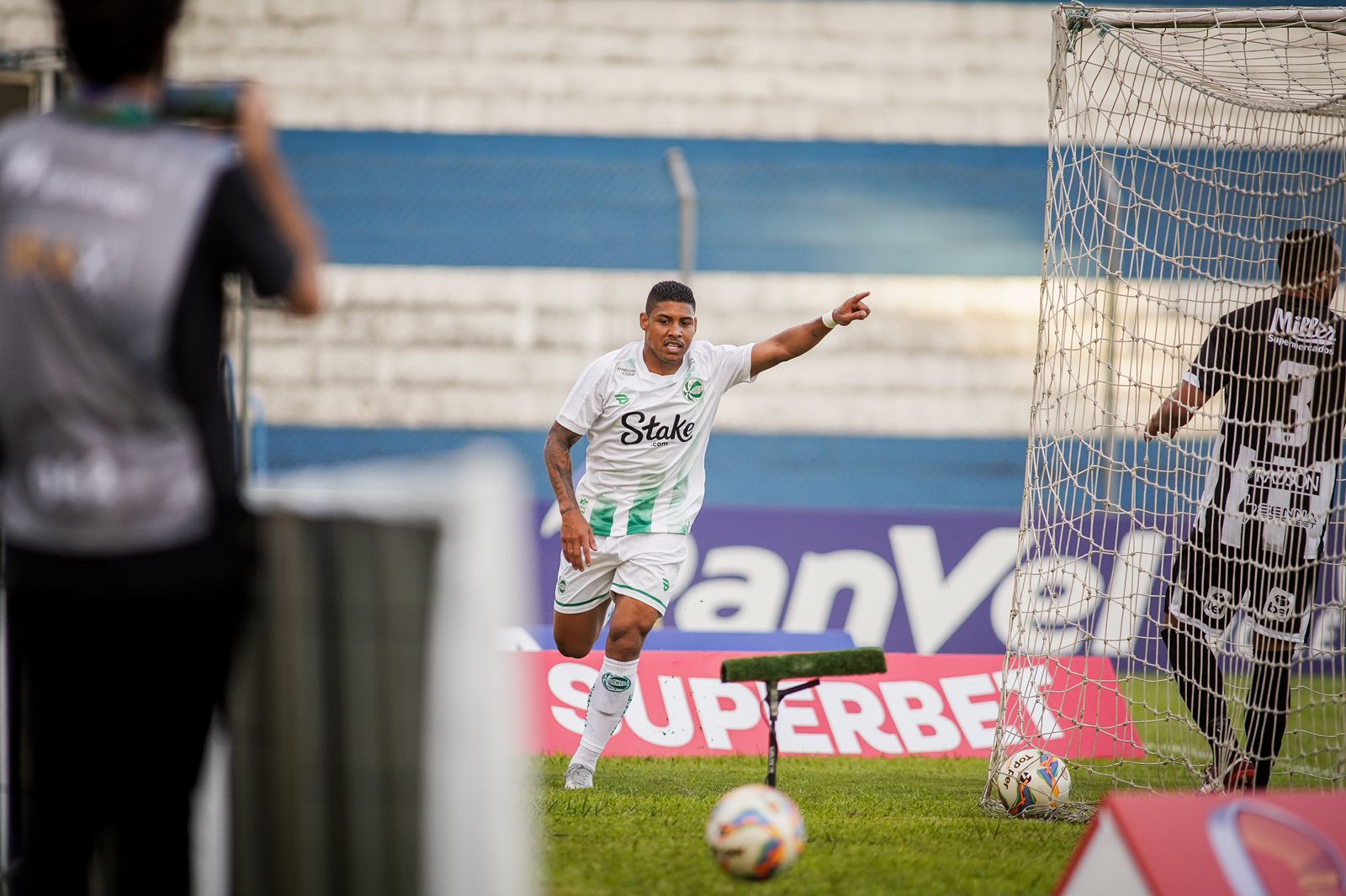 Erick Farias na vitória sobre o Santa Cruz-RS - (Foto: Fernando Alves/Juventude)