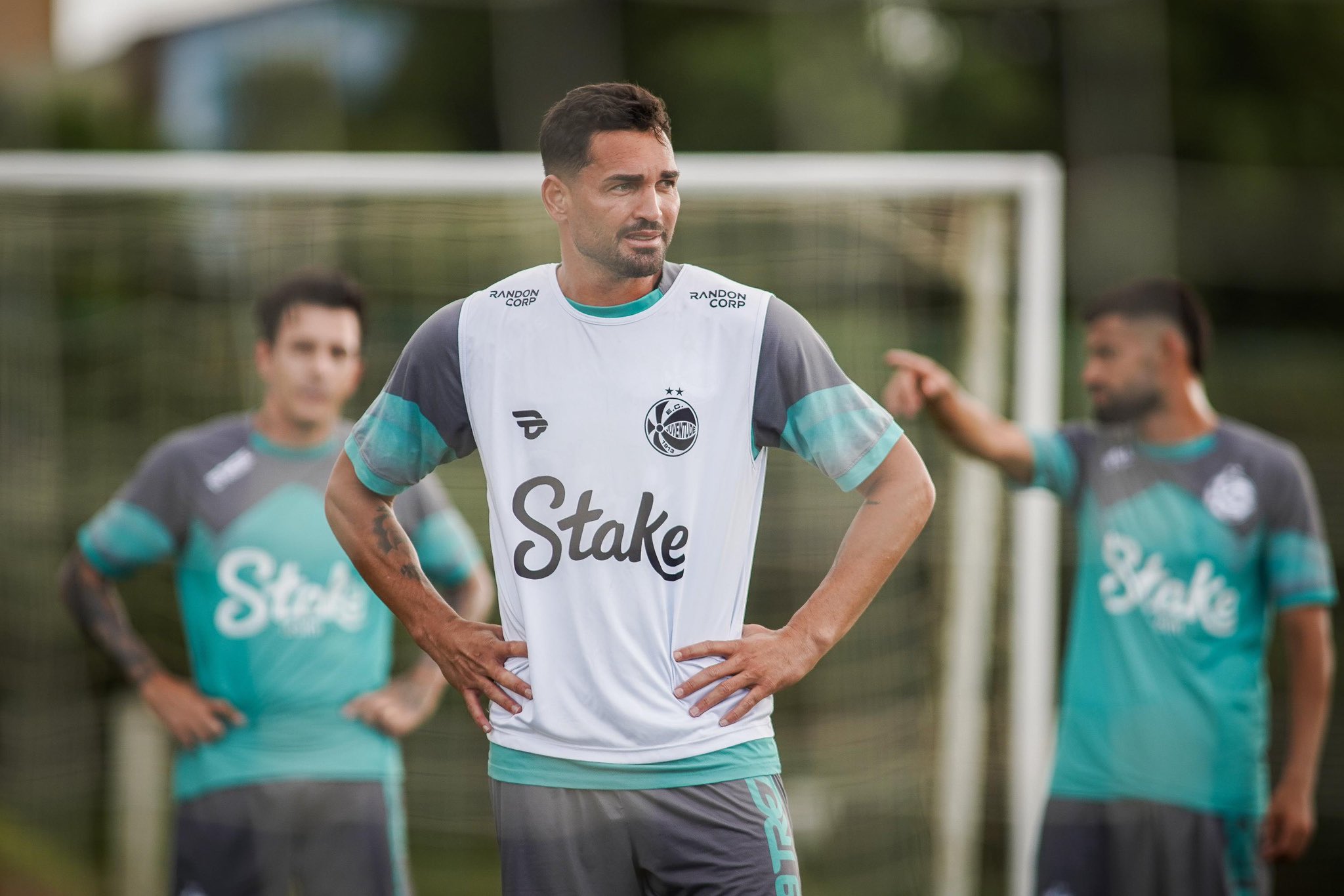 Atacante Gilberto em treino de preparação do Juventude - (Foto: Fernando Alves/Juventude)