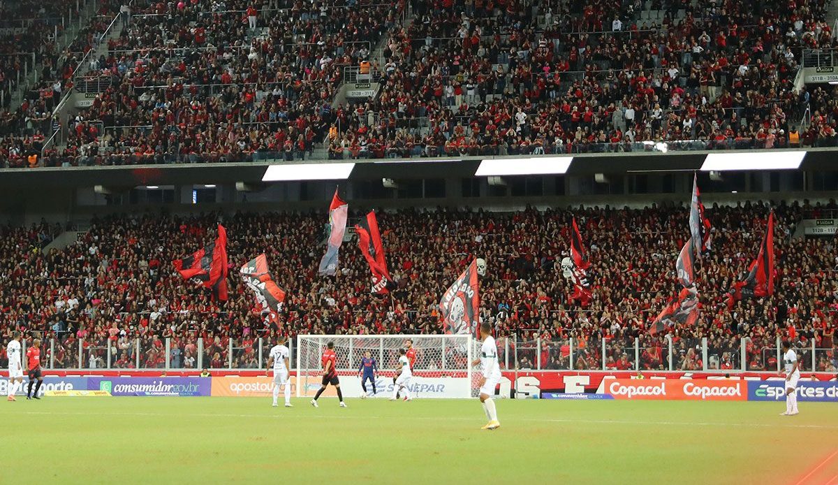 Mais de 34 mil torcedores acompanham o empate entre Athletico e Maringá - (Foto: José Tramontin/Athletico)