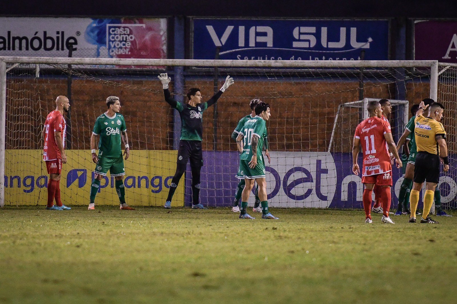O goleiro Lucas Wingert fez sua estreia com a equipe principal do Juventude no último jogo - (Foto: Fernando Alves/Juventude)