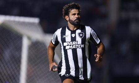 Diego Costa em comemoração de gol pelo Botafogo. (Photo by Lucas Figueiredo/Getty Images).