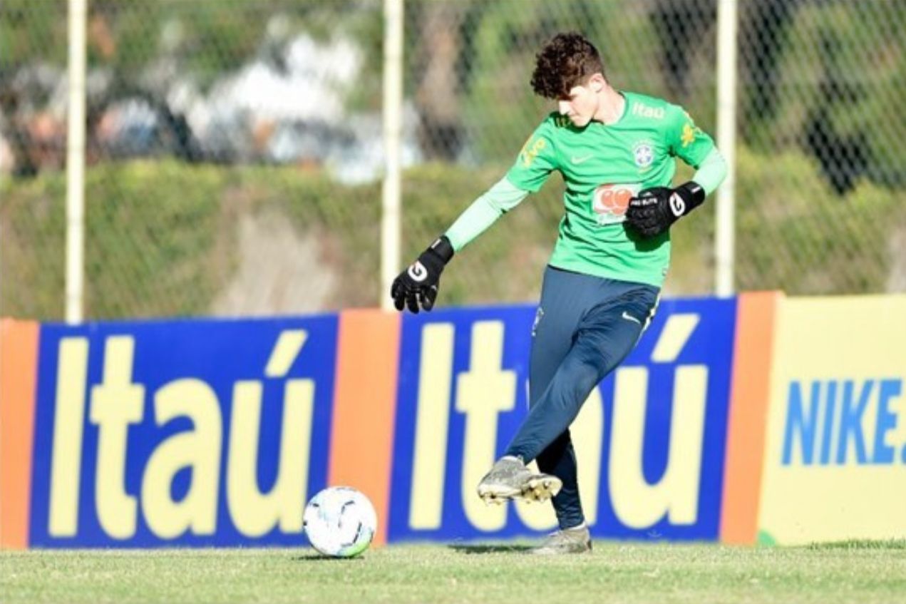 Gustavo Reis na base da Seleção Brasileira (Foto: Divulgação)