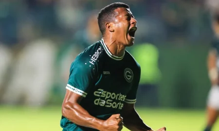 Após rescindir com o Goiás, o lateral-direito Maguinho, pode acertar sua transferência para o Vitória.