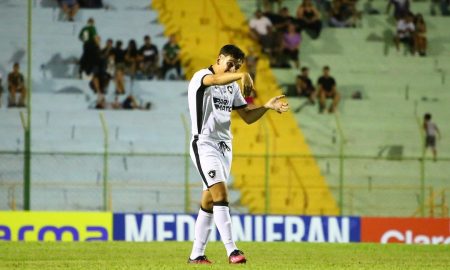 Gabriel Cunha se destaca pelo Botafogo (Henrique Lima/BFR)