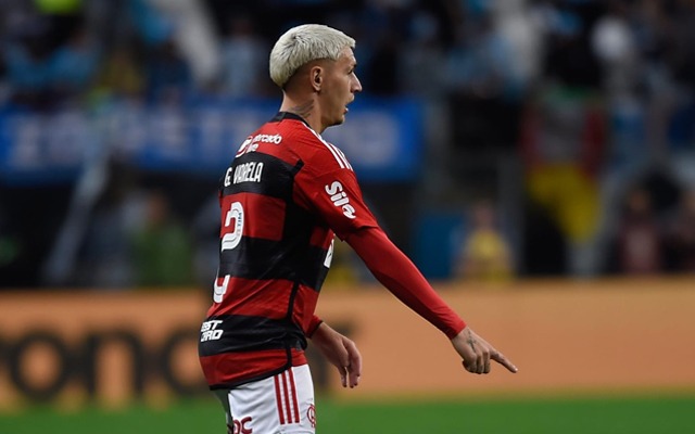 Varela atuando com a camisa do Flamengo Foto: Marcelo Cortes/ CRF