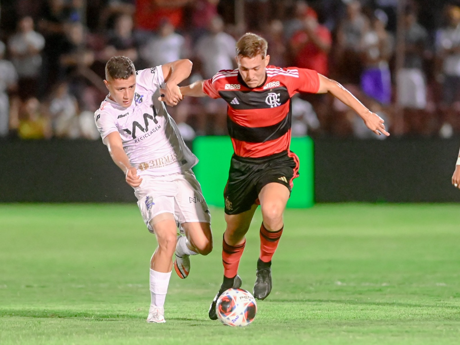 Confronto entre Aster e Flamengo pela Copinha Nayra Halm / Foto do Jogo