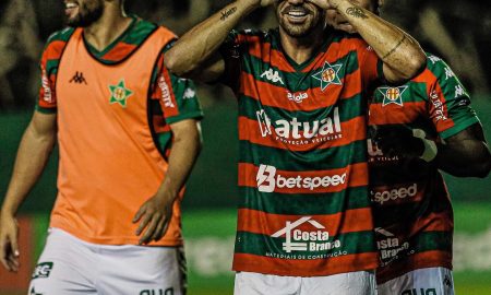 Nenê Bonilha comemora o gol da Portuguesa sobre o Sampaio Corrêa-RJ (Foto: Nathan Diniz / Portuguesa)