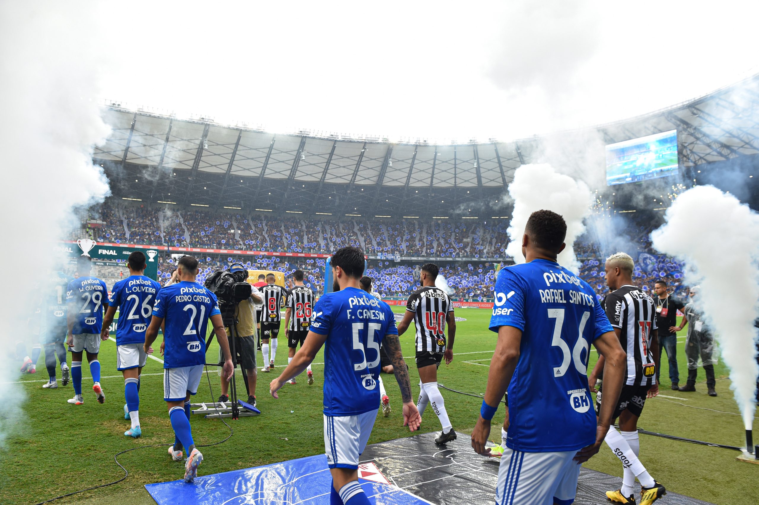 Atlético-MG e Cruzeiro acirram disputa no Mineiro (Foto: Pedro Vilela/Getty Images)