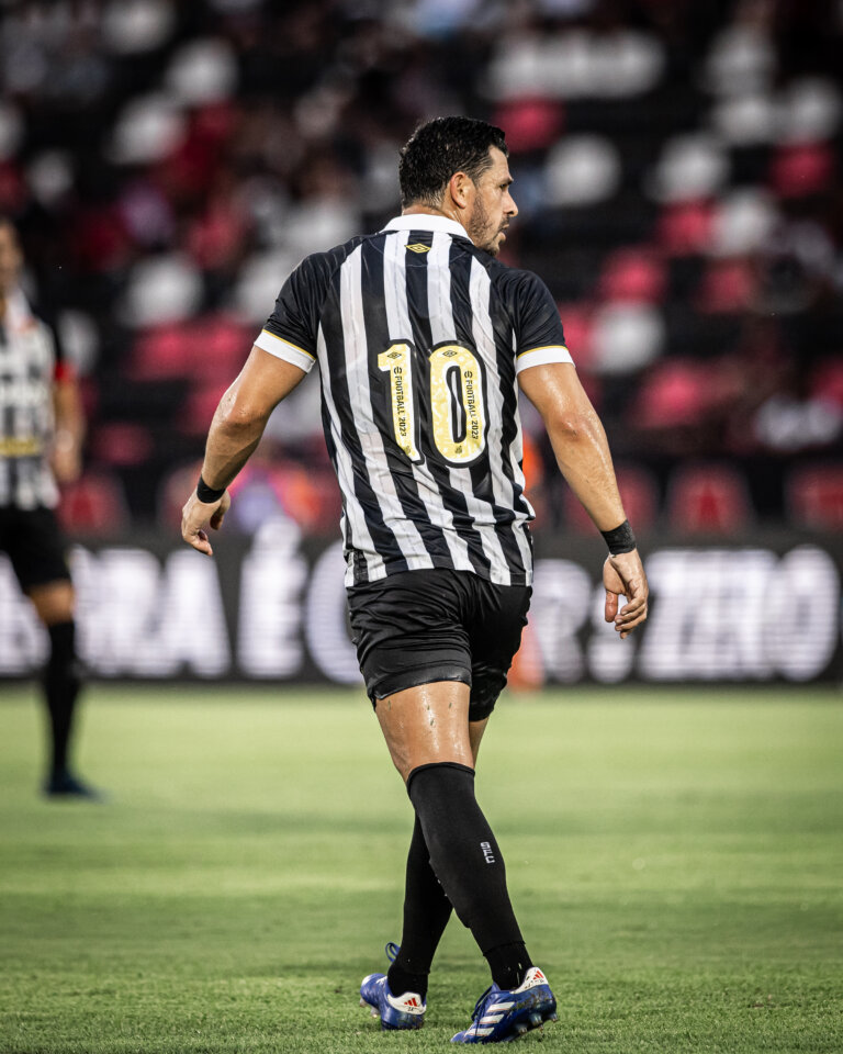 Giuliano com a camisa dez (Foto: Raul Baretta/ Santos FC)