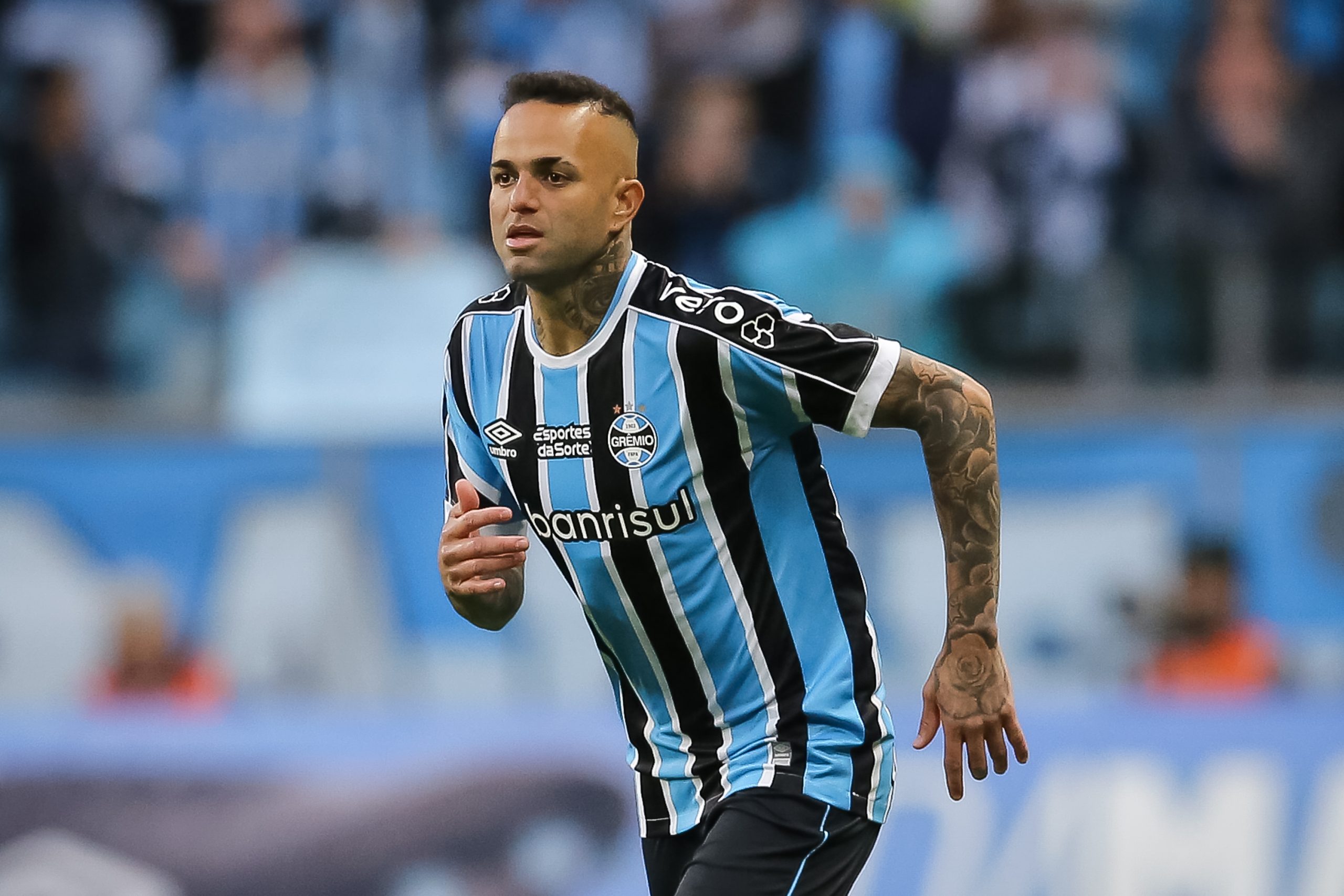 Luan em ação na volta ao Grêmio. Ao todo, o camisa 7 fez apenas cinco jogos - (Foto: Pedro Tesch/Getty Images)