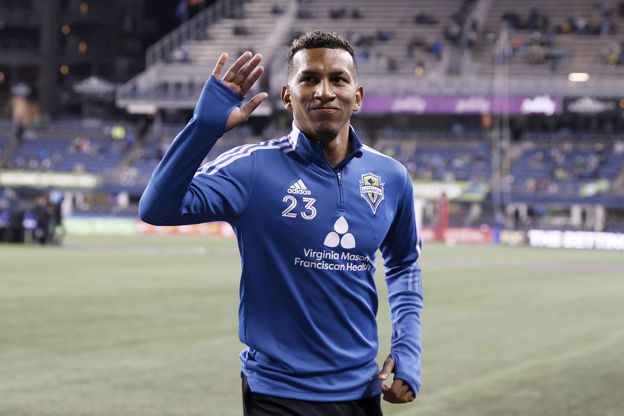 Léo Chú no aquecimento antes de jogo do Seattle Sounders (Foto: Steph Chambers | Getty Images)