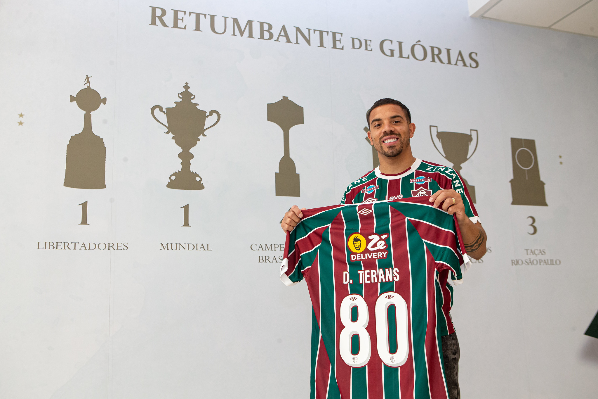 Terans assinou em definitivo com o Fluminense até o fim de 2026. (Foto: Lucas Merçon/Fluminense)