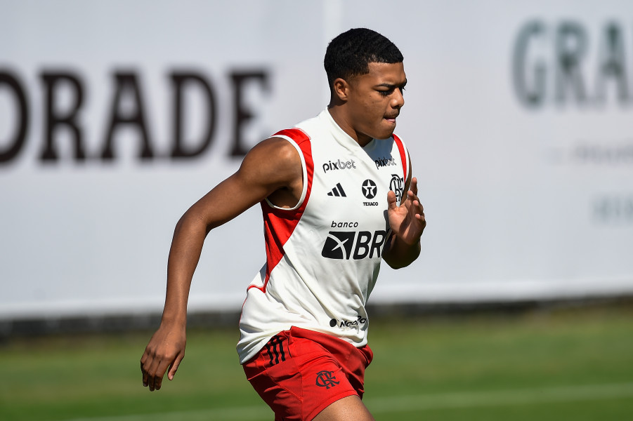 Igor Jesus é testado entre os titulares e deve inicar jogo contra o Bangu Foto: Marcelo Cortes / Flamengo