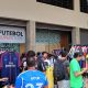 Colecionadores de camisas de time reunidos no estádio do Pacaembu (Foto: Thomaz Henrique)