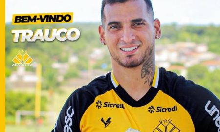 Aos 31 anos o lateral retorna ao Brasil e assinou com o Criciúma até o fim da temporada - (Foto: Divulgação/Criciúma)