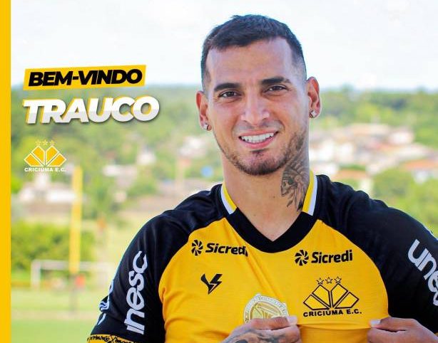 Aos 31 anos o lateral retorna ao Brasil e assinou com o Criciúma até o fim da temporada - (Foto: Divulgação/Criciúma)