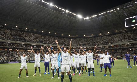 Jogadores do Cruzeiro comemorando pós vitória contra o Atlético (Foto: Staff Images / Cruzeiro)