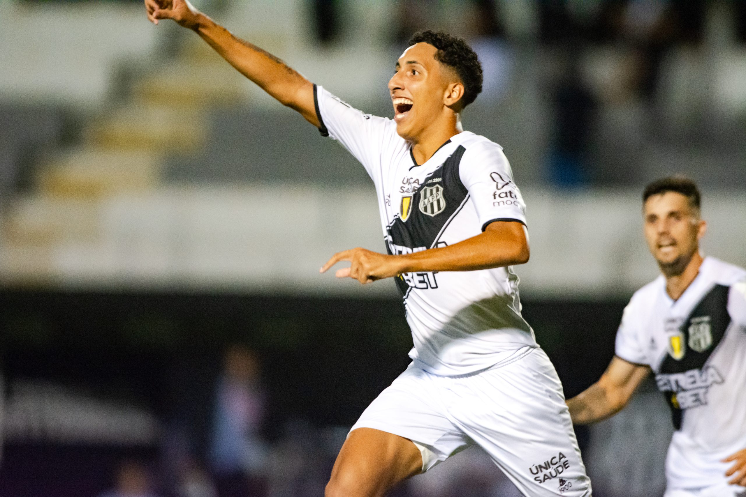 Felipinho na Ponte Preta (Foto: Leonardo Dias/PontePress)