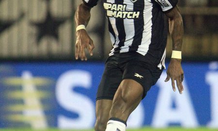 Júnior Santos dando números finais ao jogo (Foto: Vitor Silva/Botafogo)