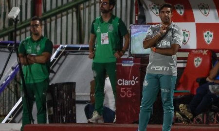 Abel Ferreira durante confronto do Palmeiras diante da Portuguesa. (Foto: Fábio Menotti/Palmeiras).