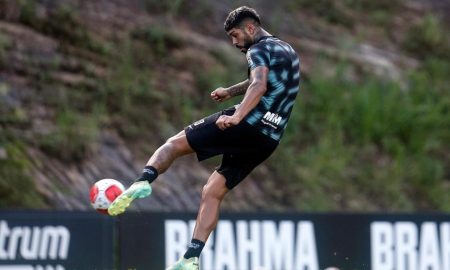 Alexander durante treino do Botafogo (Foto: Vitor Silva/Botafogo)