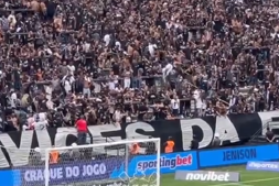 Torcida do Corinthians protesta após derrota e pede saída de Mano (Foto: reprodução/SCCP News)