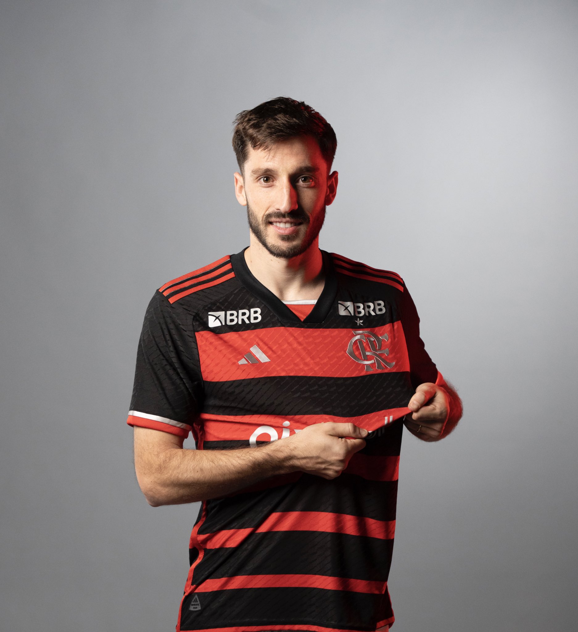 Vinã é relacionado pela primeira vez pelo Flamengo para partida contra o Volta Redonda Foto: Igor Coelho / Flamengo