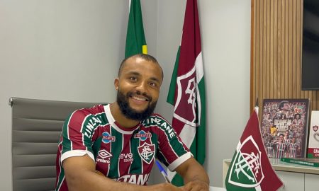 Samuel Xavier prorroga contrato com Fluminense até o final de 2025 — Foto: Comunicação/Fluminense FC