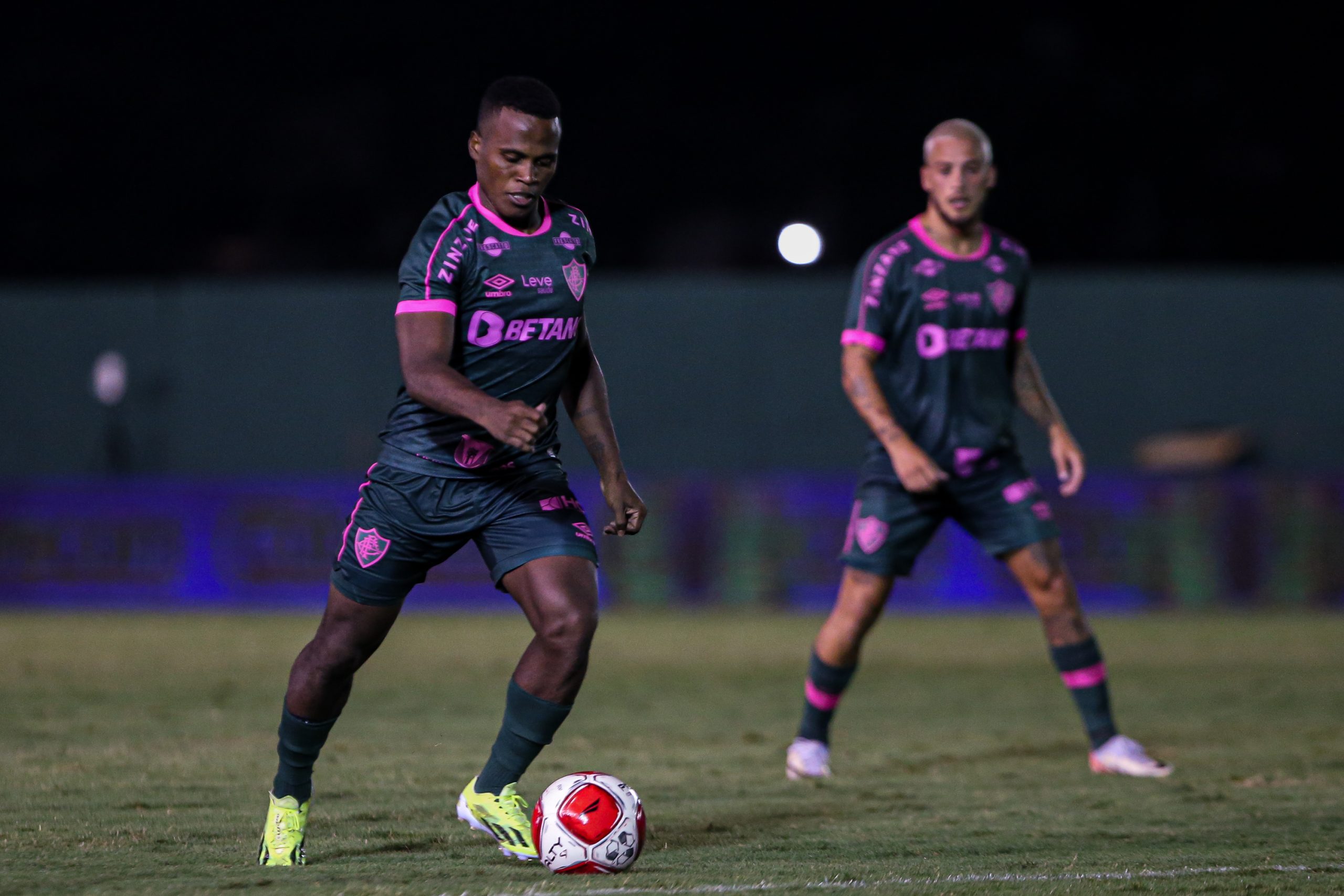 Arias destaca ganho de confiança após vitória sobre o Bangu (Foto: Marcelo Gonçalves/Fluminense)