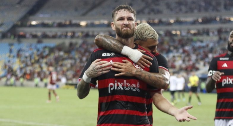 Léo comemora gol nos acréscimos (Foto: Gilvan de Souza/Flamengo)