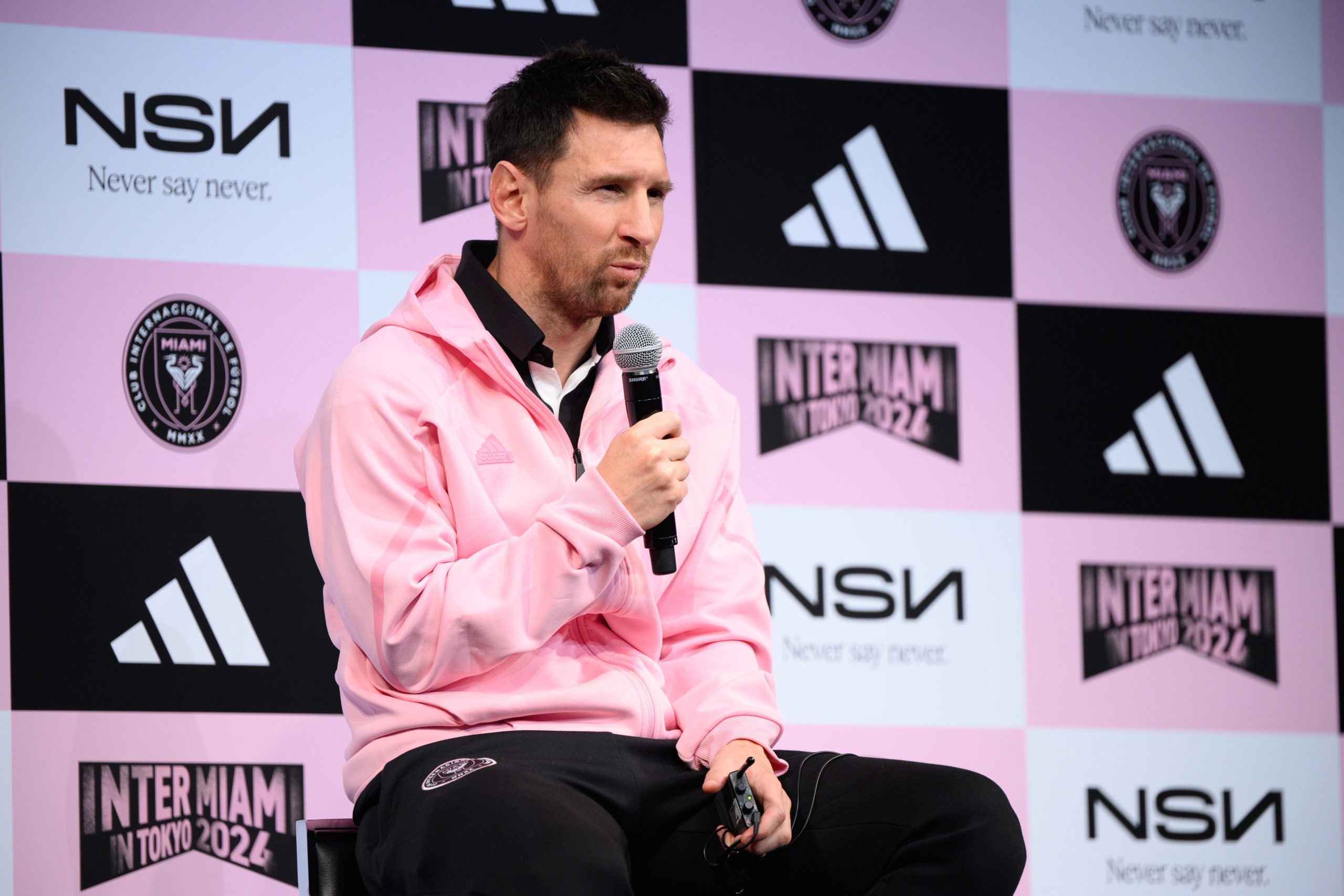 Messi em coletiva de imprensa do Inter Miami em Tóquio. (Foto: Kenta Harada | Getty Images)