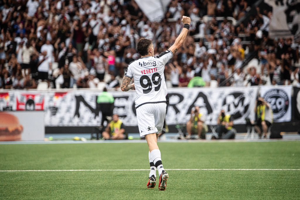 Vegetti marca dois e Vasco vence o Botafogo no clássico. Foto: Leandro Amorim/Vasco