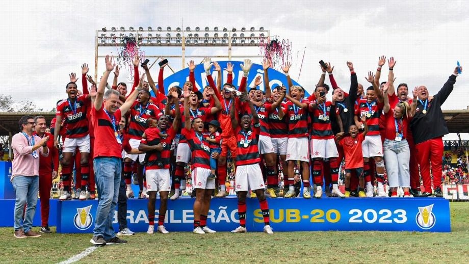 Elenco do Flamengo campeão do Brasileirão Sub-20 Foto: Paula Reis / CRF