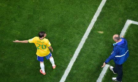 Bernard e Felipão pela Seleção (Foto: FRANCOIS XAVIER MARIT/AFP via Getty Images)