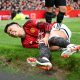 Lisandro Martínez sofre de lesão durante a partida entre Manchester United e West Ham (Foto: Michael Regan | Getty Images)