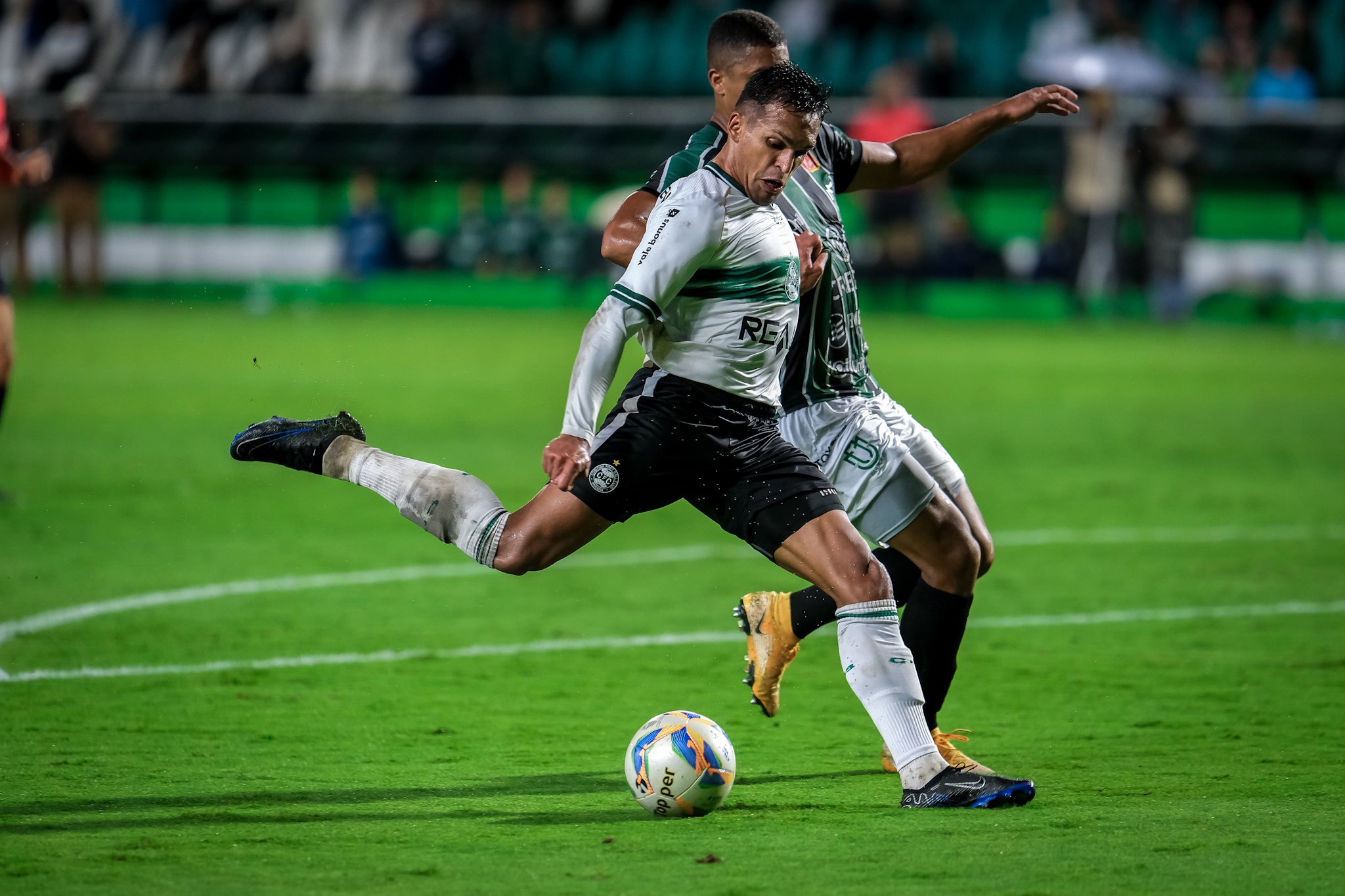 Robson teve boa atuação pelo Coritiba (Foto: Divulgação / Coritiba)