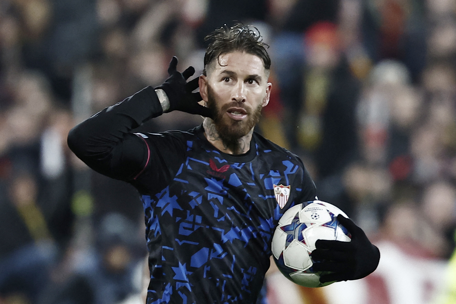 Sergio Ramos não atua no estádio de seu ex-clube desde 2020 (Foto: SAMEER AL-DOUMY | AFP via Getty Images)