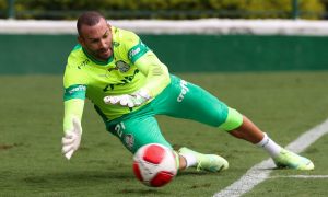 Goleiro Weverton durante treino desta segunda-feira(25). (Foto: Site Oficial/Palmeiras).