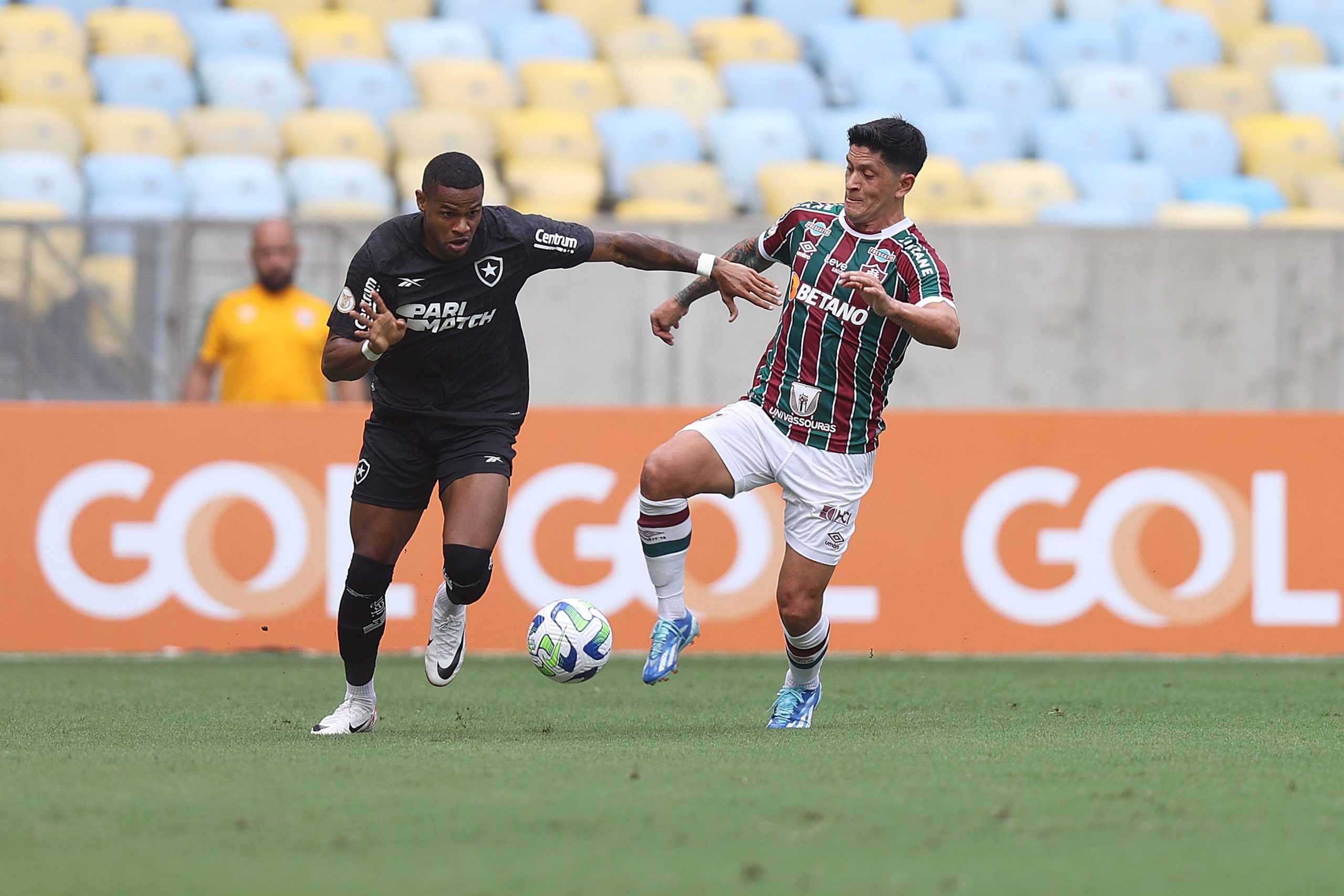 Júnior Santos e Cano em dividida no último clássico entre os times (Foto: Vítor Silva/Botafogo)