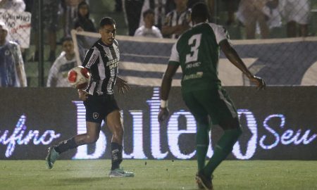 Hugo durante a partida entre Boavista x Botafogo na fase de pontos corridos. (Foto: Vitor Silva/Botafogo)