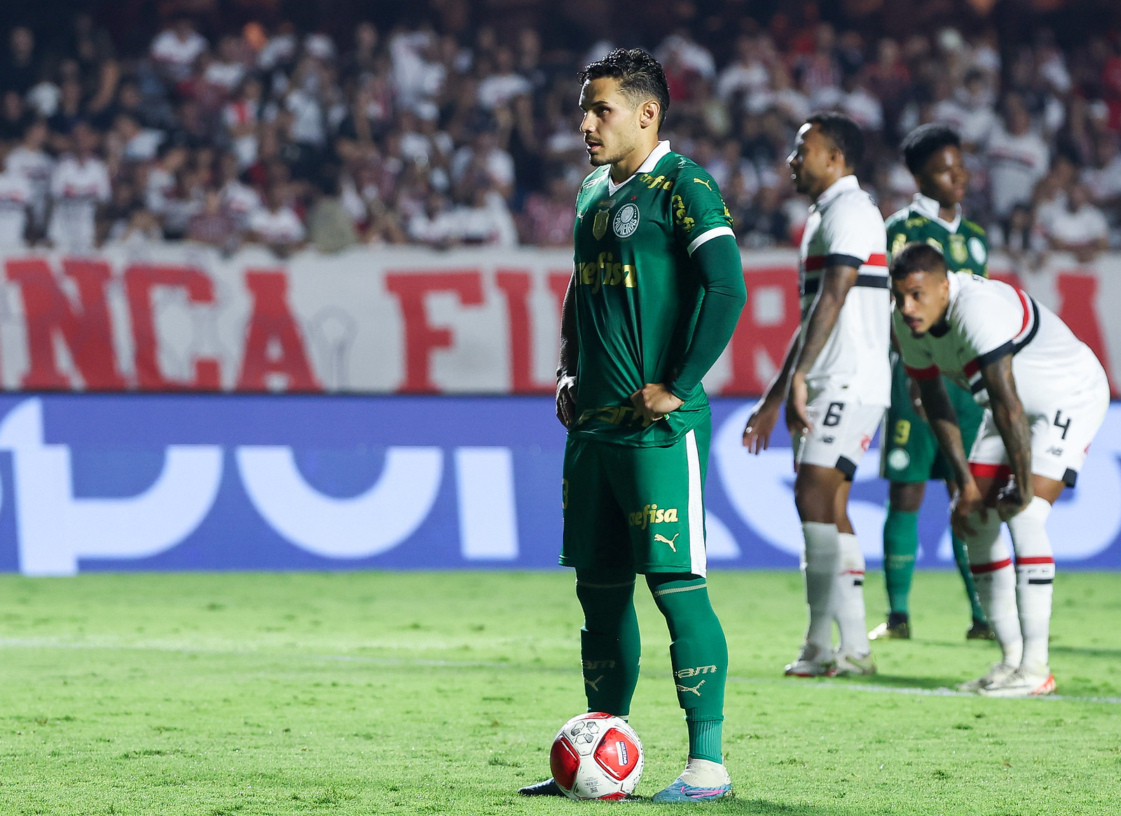 Raphael Veiga momentos antes de marcar seu centésimo gol. (Foto: Fábio Menotti/Palmeiras).