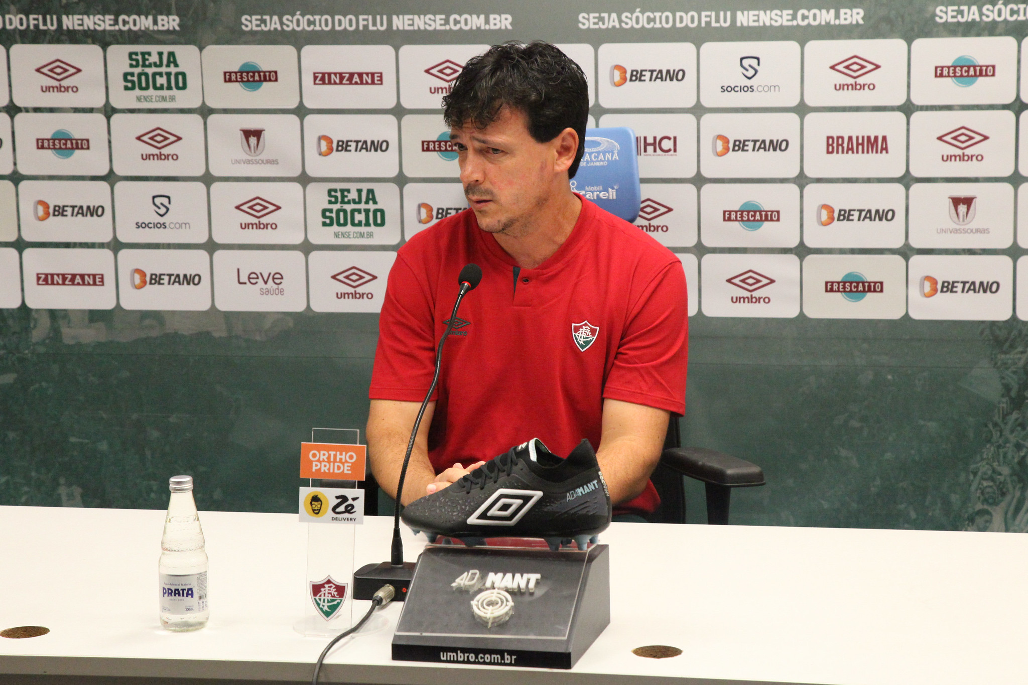 Diniz concedeu entrevista após a eliminação (Foto: Marcelo Gonçalves/FFC)