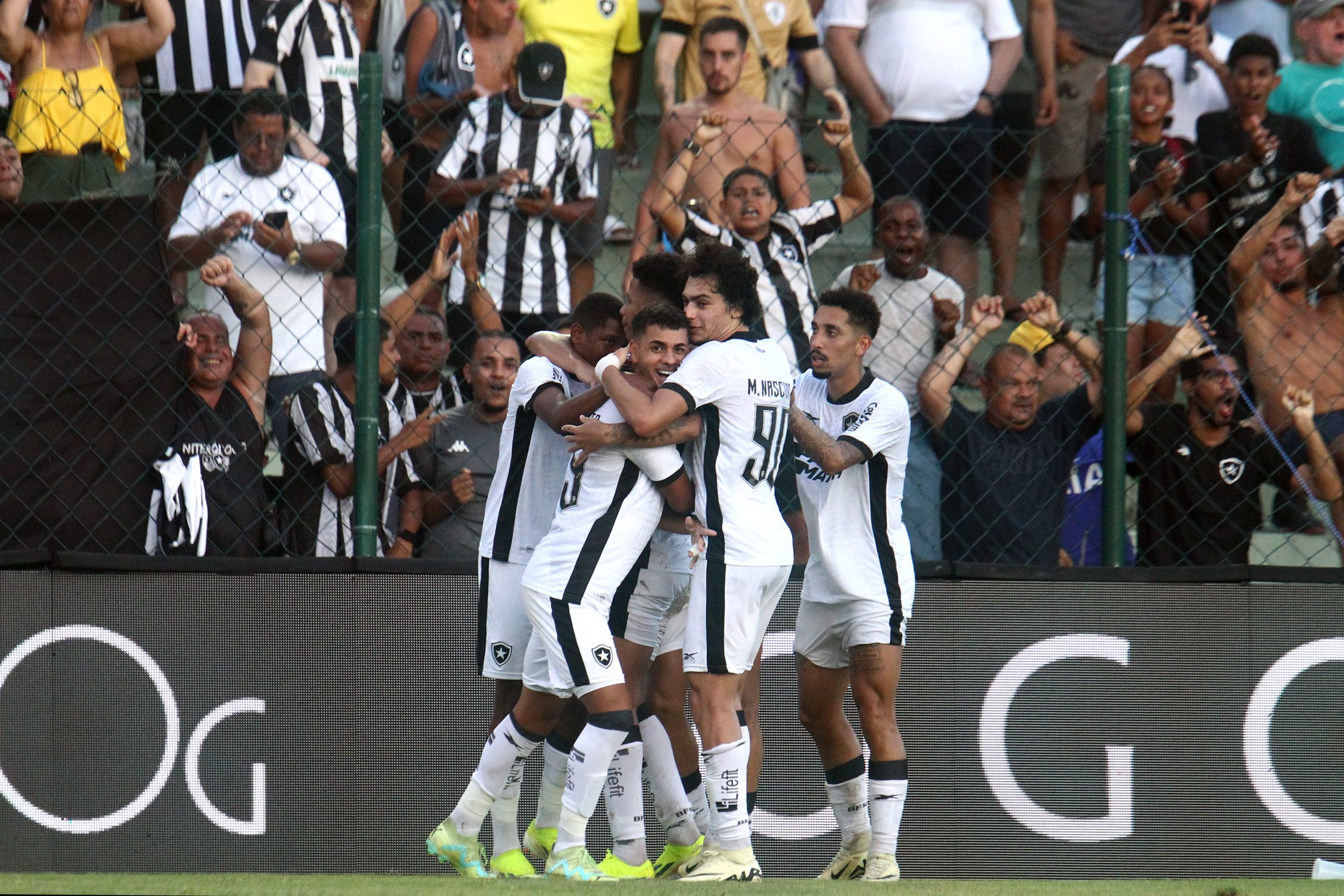 Jogadores do Botafogo comemorando um dos gols. (Foto: Vitor Silva/Botafogo)
