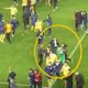 Um grupo de torcedores invadiu o campo, dando início a uma briga generalizada com atletas do Fenerbahçe - (Foto: Reprodução/Internet)