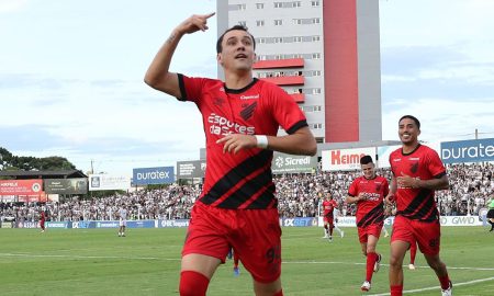 Pablo marcou o gol da virada do Athletico, no final do jogo - (Foto: José Tramontin/Athletico)