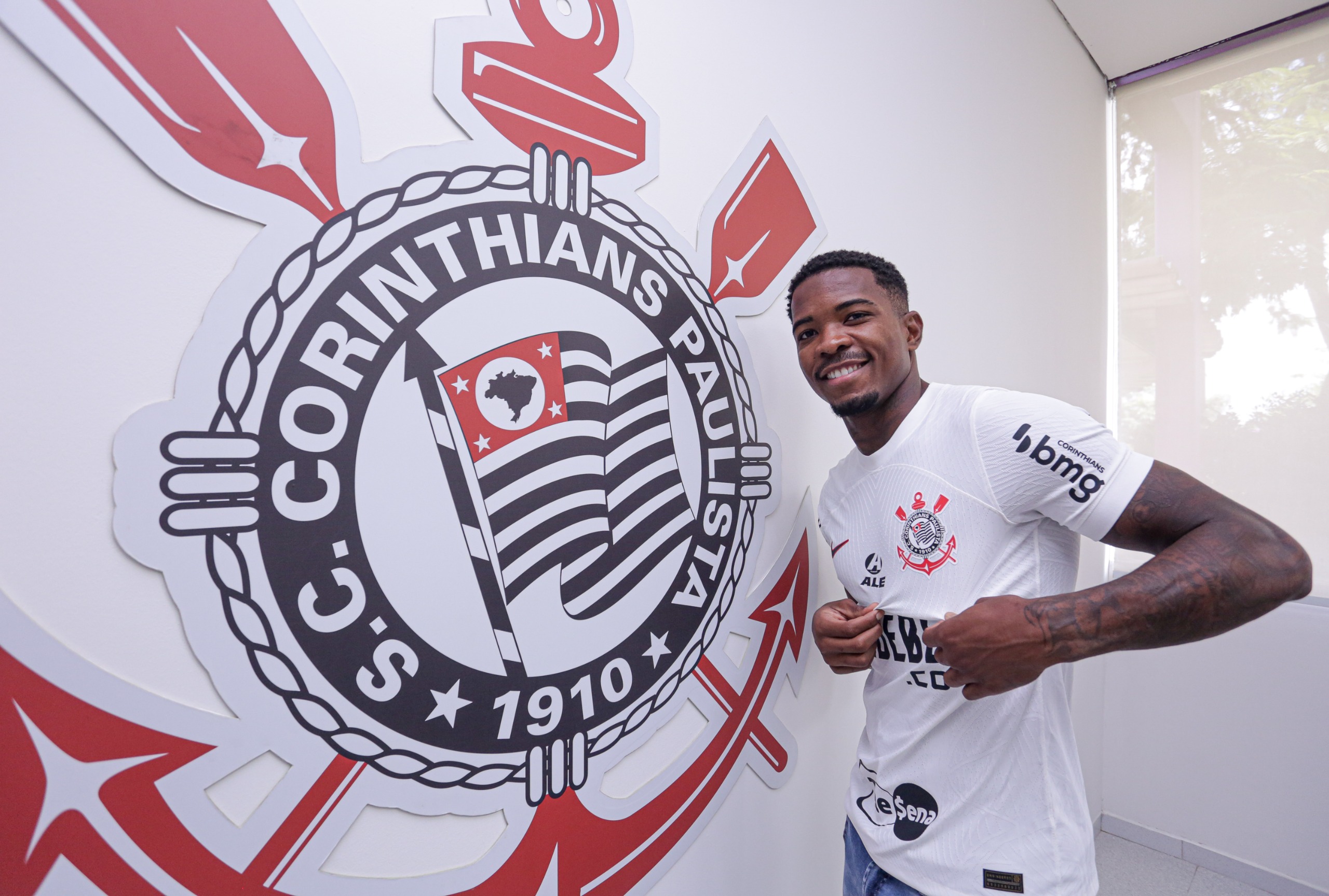 Corinthians anuncia a chegada do zagueiro Cacá, ex-Athletico. (Foto: Rodrigo Coca/Agência Corinthians)