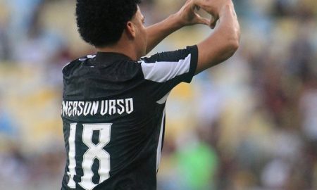 Emerson Urso deve ser titular pela primeira vez no Botafogo (Foto: Vitor Silva/Botafogo)