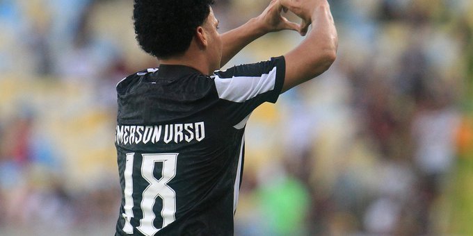 Emerson Urso deve ser titular pela primeira vez no Botafogo (Foto: Vitor Silva/Botafogo)